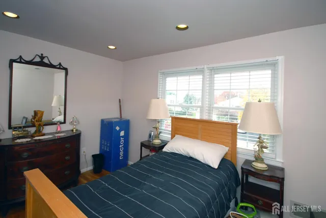 $799,900 | 4 Frieda Lane, Kendall Park, NJ 08824