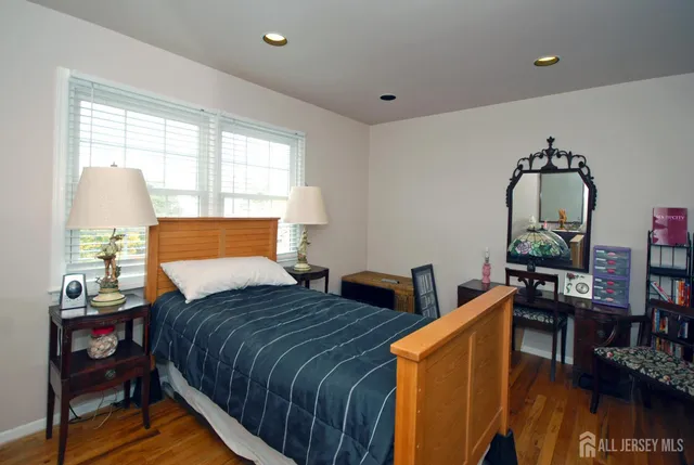 $799,900 | 4 Frieda Lane, Kendall Park, NJ 08824