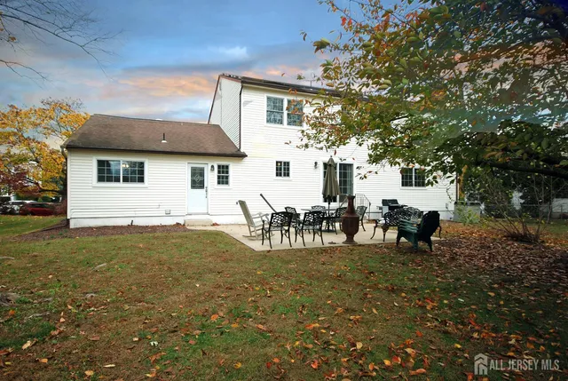 $799,900 | 4 Frieda Lane, Kendall Park, NJ 08824