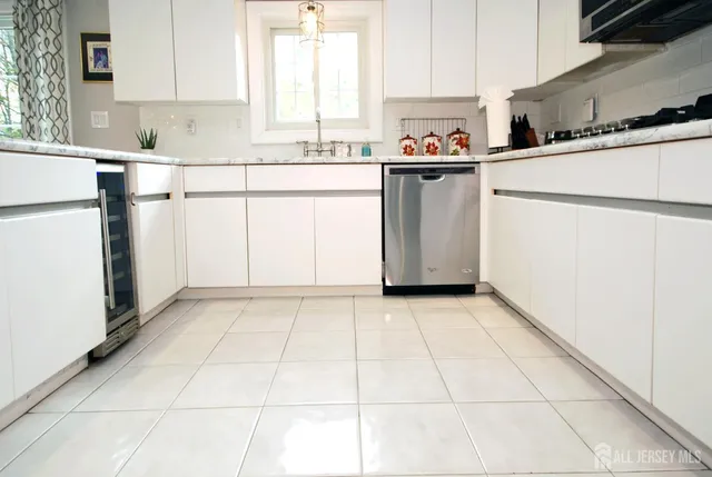 $799,900 | 4 Frieda Lane, Kendall Park, NJ 08824