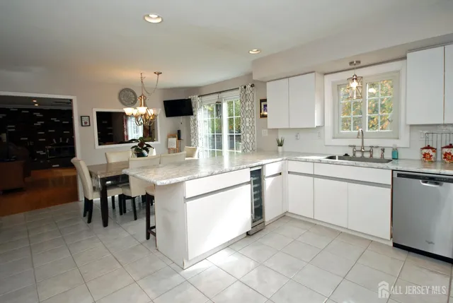 $799,900 | 4 Frieda Lane, Kendall Park, NJ 08824