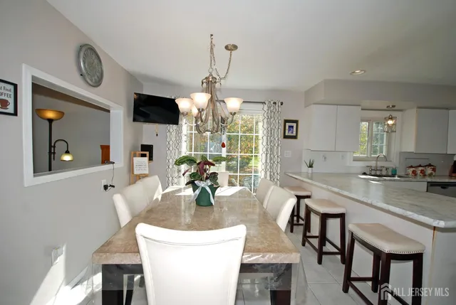 $799,900 | 4 Frieda Lane, Kendall Park, NJ 08824