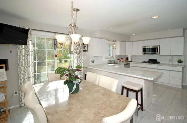 $799,900 | 4 Frieda Lane, Kendall Park, NJ 08824