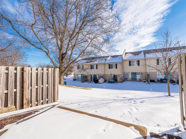 $269,900 | 369 Lakeview Circle, Bolingbrook, IL 60440