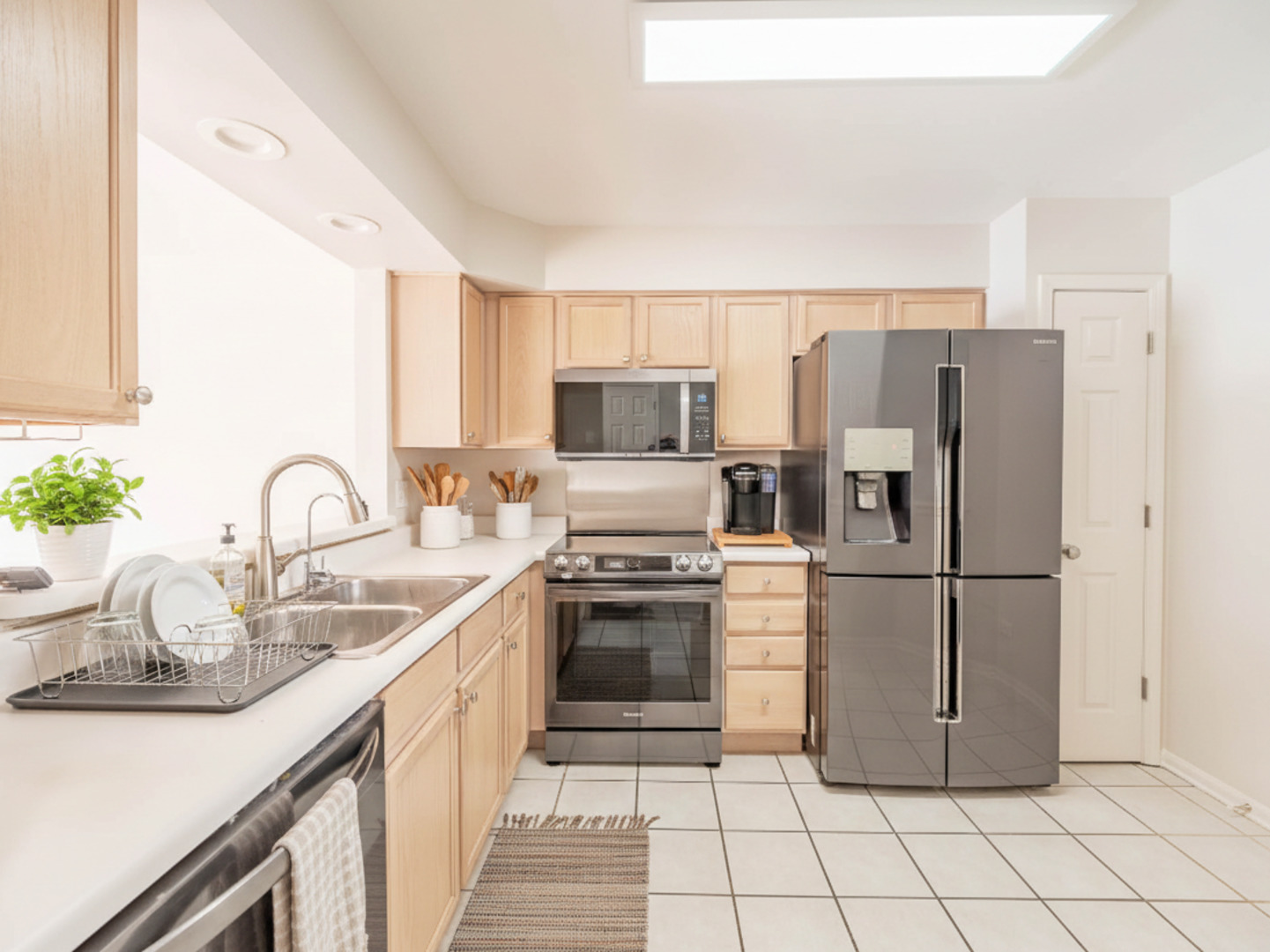 369 Lakeview Circle Bolingbrook, IL 60440 - Photo 4 of 9