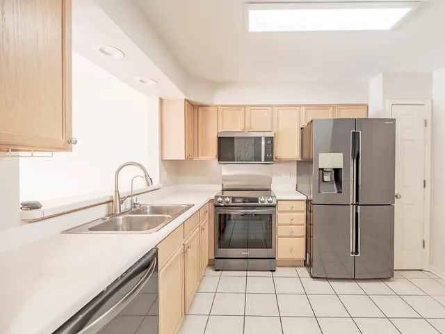 $269,900 | 369 Lakeview Circle, Bolingbrook, IL 60440