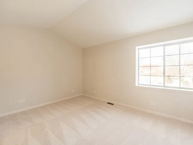 $269,900 | 369 Lakeview Circle, Bolingbrook, IL 60440