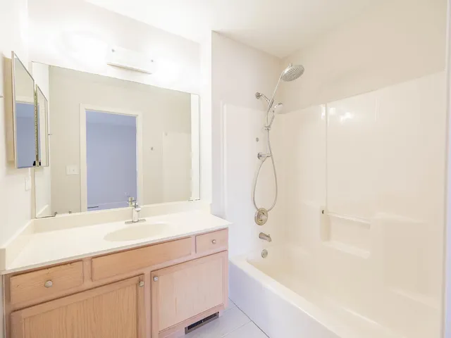 $269,900 | 369 Lakeview Circle, Bolingbrook, IL 60440