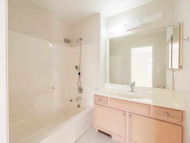 $269,900 | 369 Lakeview Circle, Bolingbrook, IL 60440