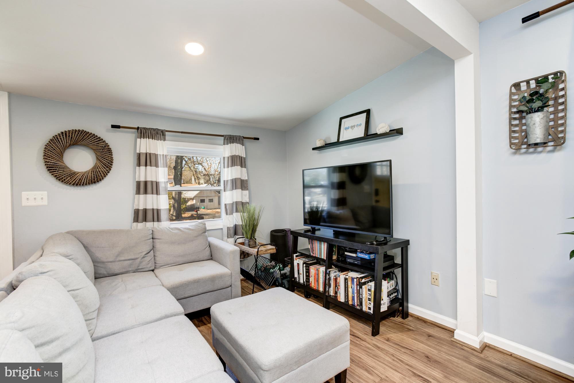 1705 Longwood Road Edgewater, MD 21037 - Photo 7 of 57 Living Room