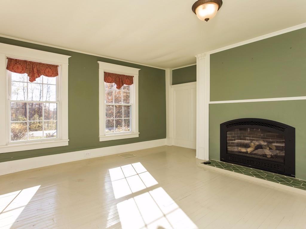 153 Flying Point Road Freeport, ME 04032 - Photo 4 of 27 Living Room