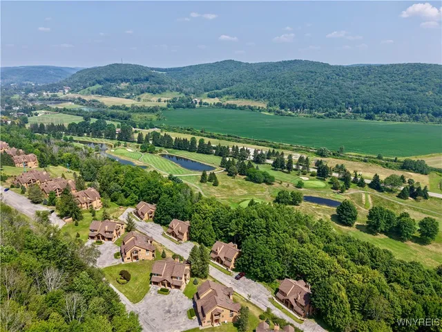 $495,500 | 19 Snowpine Great Valley, Ellicottville, NY 14731