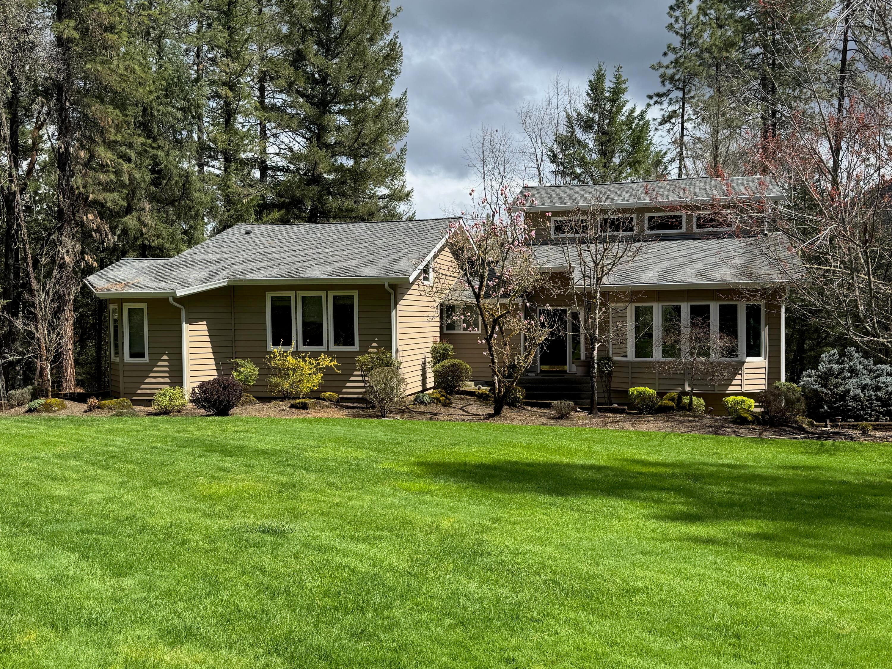 218 Pleasant Creek Road Rogue River, OR 97537 - Photo 1 of 44 Front