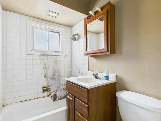 $199,900 | 235 32nd Avenue, Bellwood, IL 60104