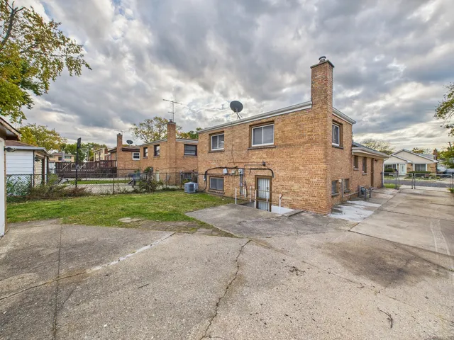 $199,900 | 235 32nd Avenue, Bellwood, IL 60104