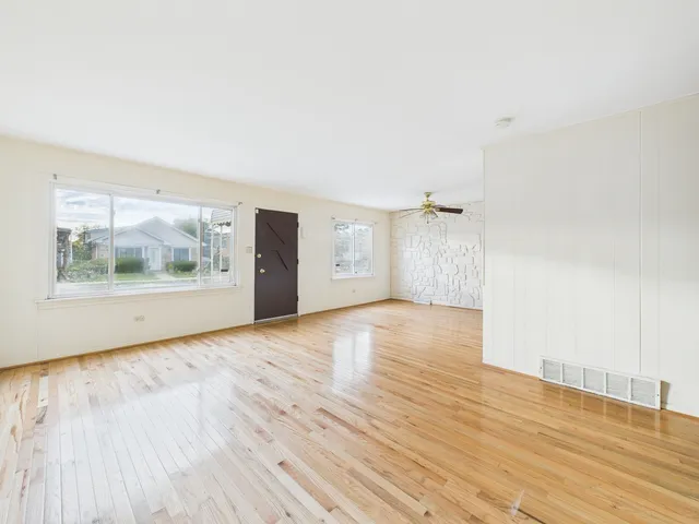 $199,900 | 235 32nd Avenue, Bellwood, IL 60104