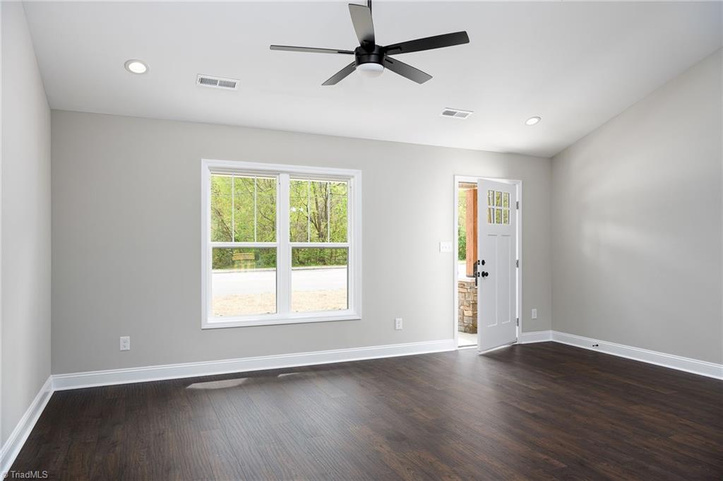 108 Unity Street Thomasville, NC 27360 - Photo 4 of 27