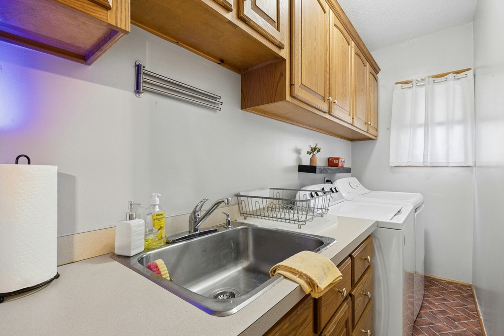188 Vernon Street Worcester, MA 01607 - Photo 20 of 42