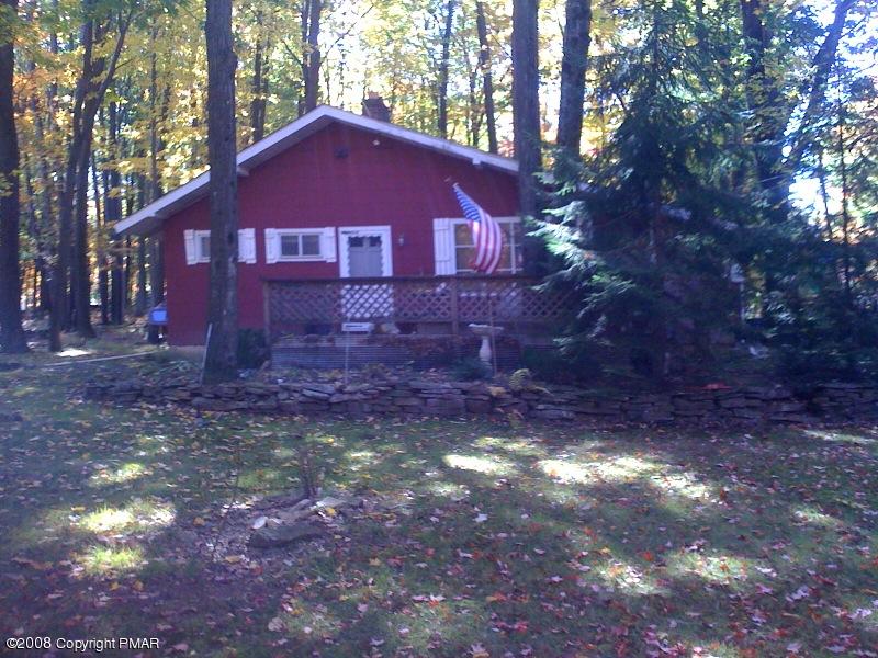 1001 Red Run Road Pocono Summit, PA 18346 - Photo 2 of 2 Front 2
