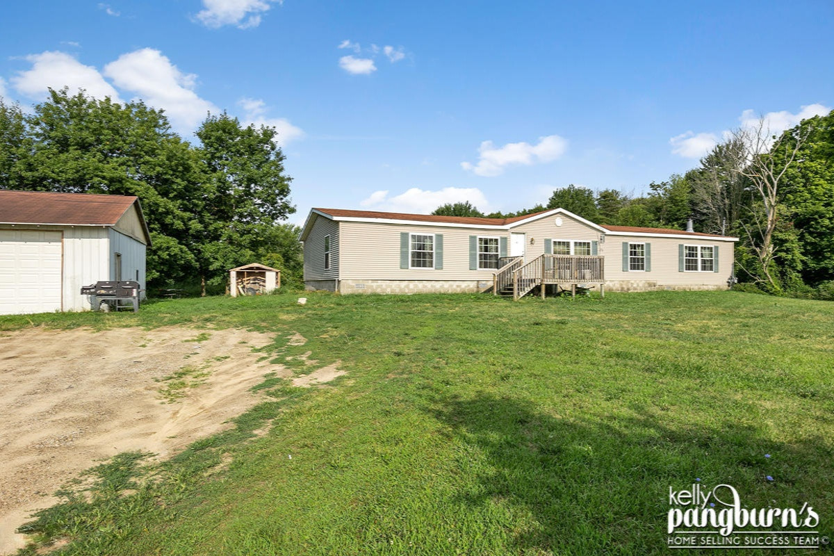 13169 Alger Road Grant, MI 49327 - Photo 3 of 42 IMG_1014