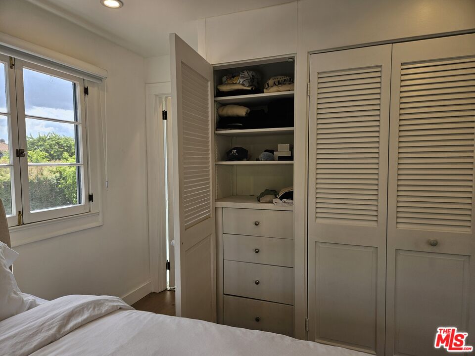 212 South Muirfield Road Los Angeles, CA 90004 - Photo 12 of 20