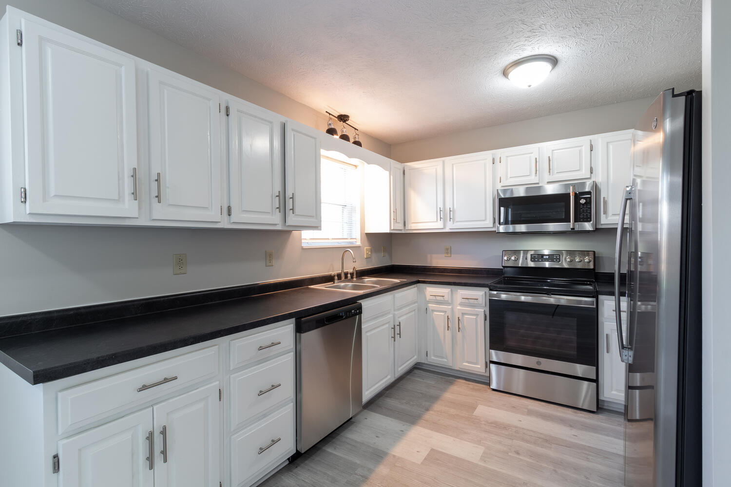 6468 Decatur Commons Indianapolis, IN 46221 - Photo 9 of 42