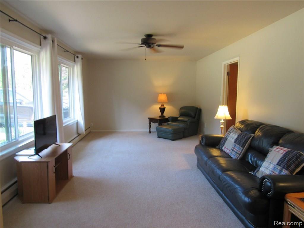 94 Nesbit Lane Rochester Hills, MI 48309 - Photo 2 of 8