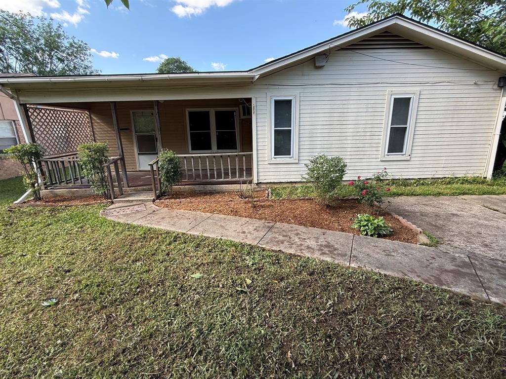 2030 Sycamore Street Paris, TX 75460 - Photo 3 of 6