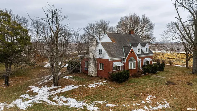 $300,000 | 1356 1250th Avenue, Lincoln, IL 62656