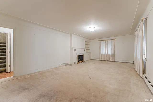 $300,000 | 1356 1250th Avenue, Lincoln, IL 62656