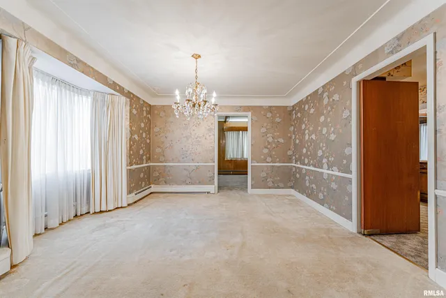 $300,000 | 1356 1250th Avenue, Lincoln, IL 62656