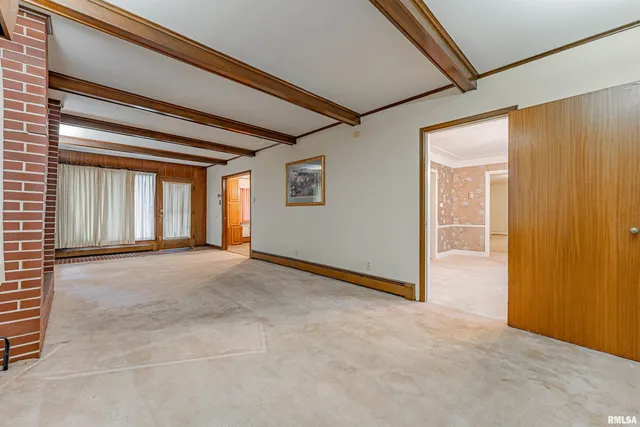 $300,000 | 1356 1250th Avenue, Lincoln, IL 62656