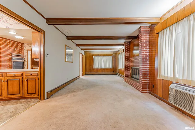 $300,000 | 1356 1250th Avenue, Lincoln, IL 62656