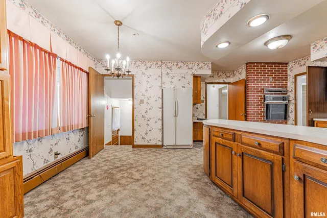 $300,000 | 1356 1250th Avenue, Lincoln, IL 62656