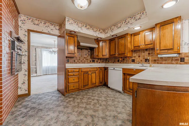 $300,000 | 1356 1250th Avenue, Lincoln, IL 62656