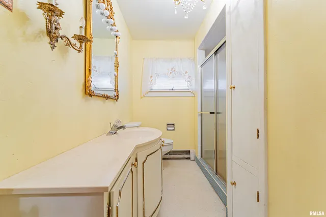 $300,000 | 1356 1250th Avenue, Lincoln, IL 62656