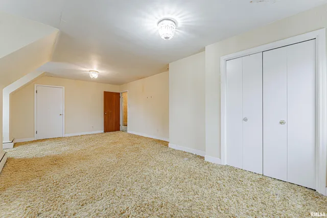 $300,000 | 1356 1250th Avenue, Lincoln, IL 62656