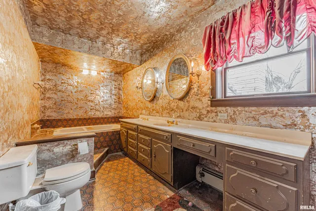 $300,000 | 1356 1250th Avenue, Lincoln, IL 62656