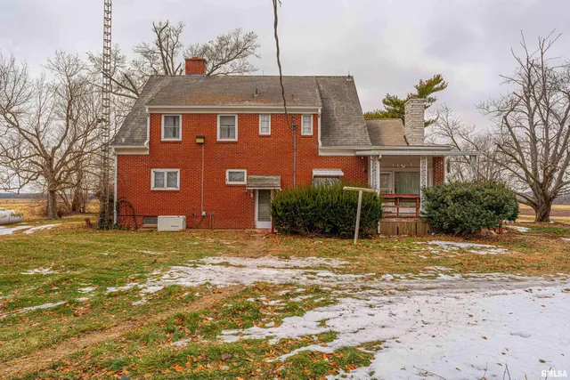 $300,000 | 1356 1250th Avenue, Lincoln, IL 62656