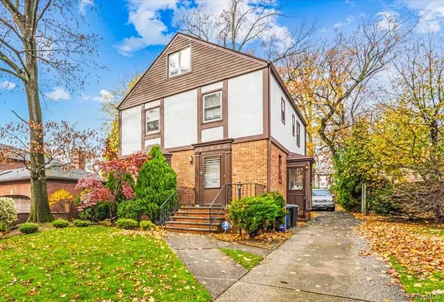 $1,388,000 | 186-15 Grand Central Parkway | Jamaica Estates