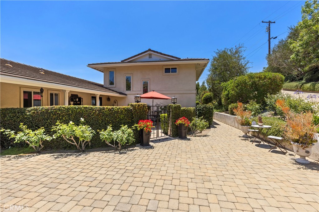 3237 Canonita Drive Fallbrook, CA 92028 - Photo 38 of 55 a view of a house with sitting area