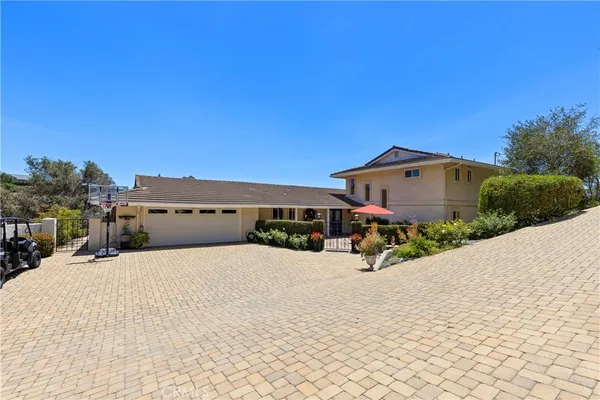 $1,100,000 | 3237 Canonita Drive, Fallbrook, CA 92028