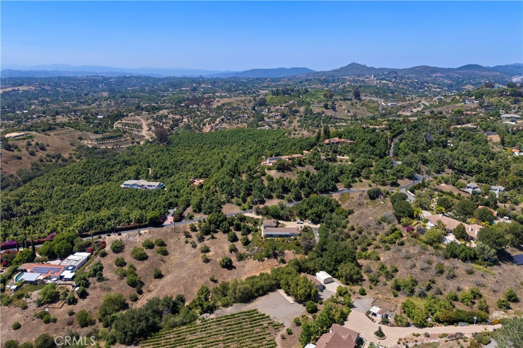 3237 Canonita Drive Fallbrook, CA 92028 - Photo 44 of 55 an aerial view of a city