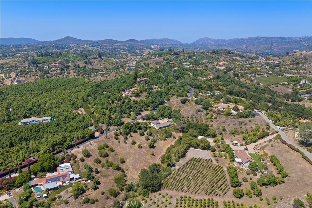 3237 Canonita Drive Fallbrook, CA 92028 - Photo 52 of 55 a view of a city with mountains in the background
