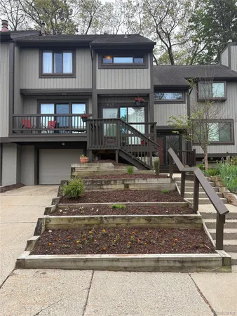 $274,900 | 512 Victoria Square, Brighton, MI 48116