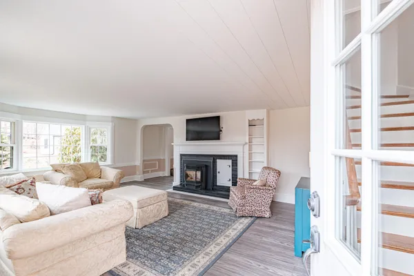 $839,900 | 58 Allen Ave Extension, Falmouth, ME 04105