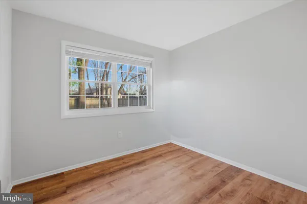 a view of empty room with window