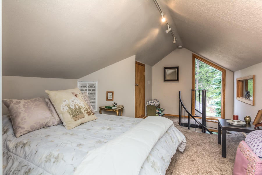17691 Bittern Lane Sunriver, OR 97707 - Photo 18 of 18 Cozy and comforatble!