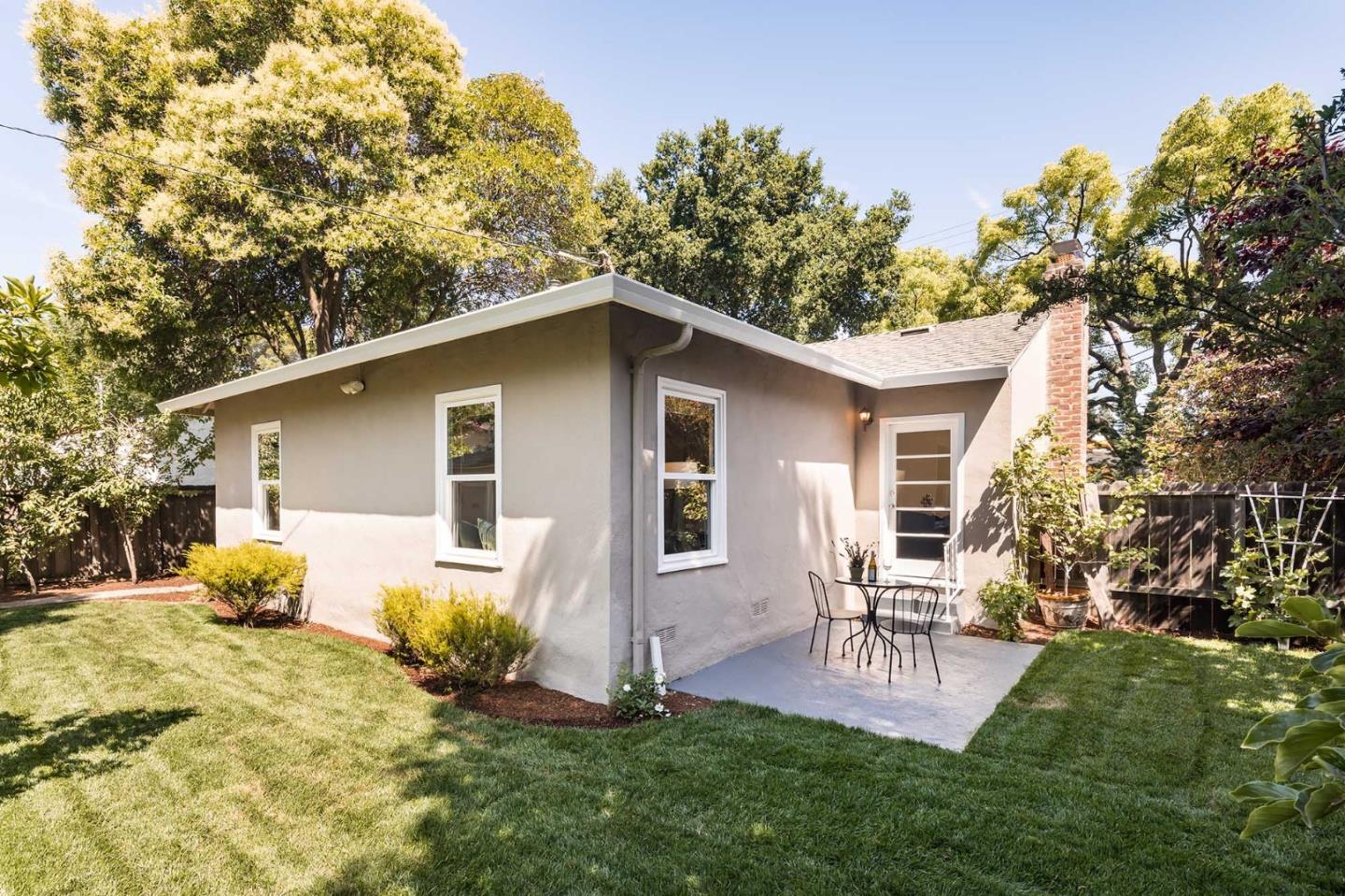 1110 Embarcadero Road Palo Alto, CA 94303 - Photo 20 of 23 a front view of house with yard and seating area
