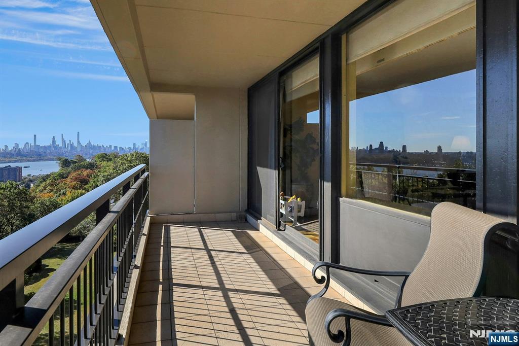 1 Horizon Road, Unit 817 Fort Lee, NJ 07024 - Photo 5 of 44